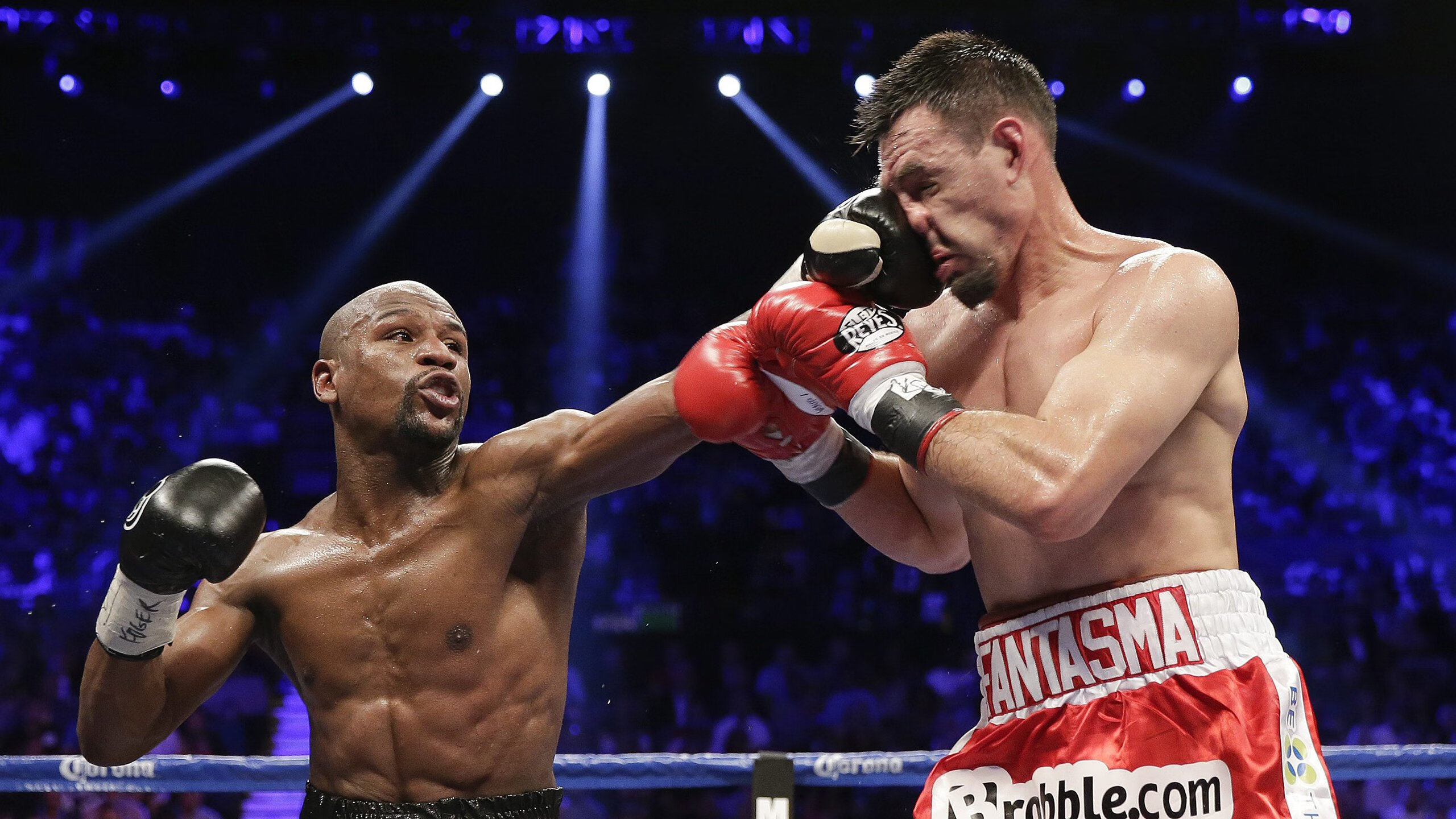 德甲攻守对峙：精彩瞬间不停出现！，德甲收官战